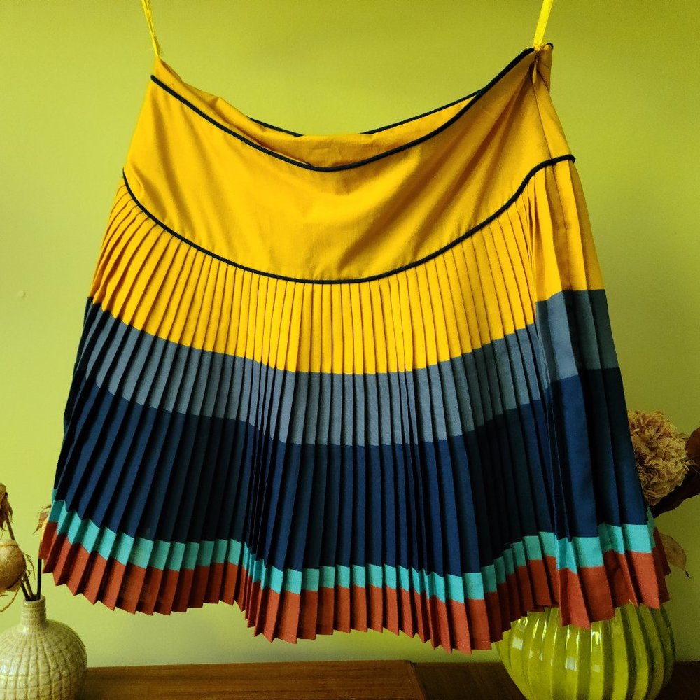 Colour-block pleated mini skirt